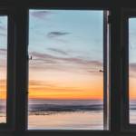 Fenêtre avec vue sur mer