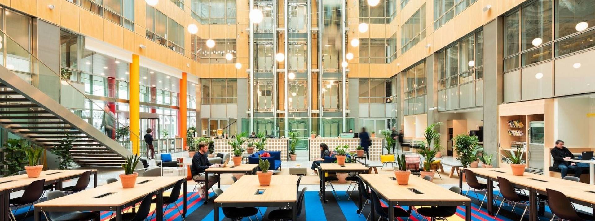 WeWork, l'un des principaux fournisseurs mondiaux d'espaces flexibles, a lancé Growth Campus Europe, une initiative visant à stimuler la reprise économique dans huit pays européens Espace Coworking