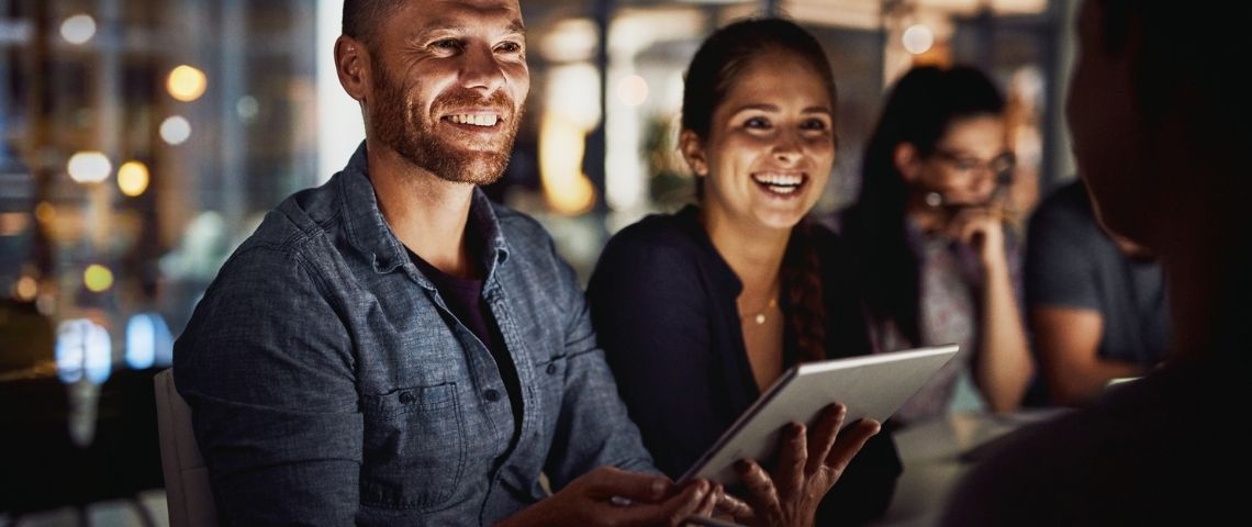 Comment Google My Business permet aux marques d'améliorer leur visibilité ? Un groupe de personnes