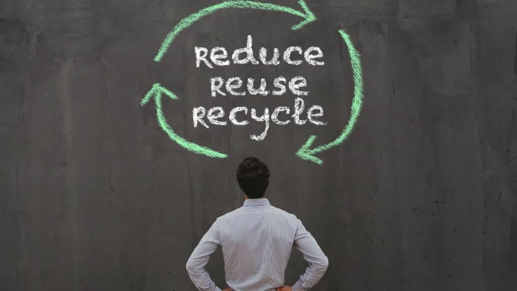 Message écrit à la craie : Reduce - Reuse - Recycle