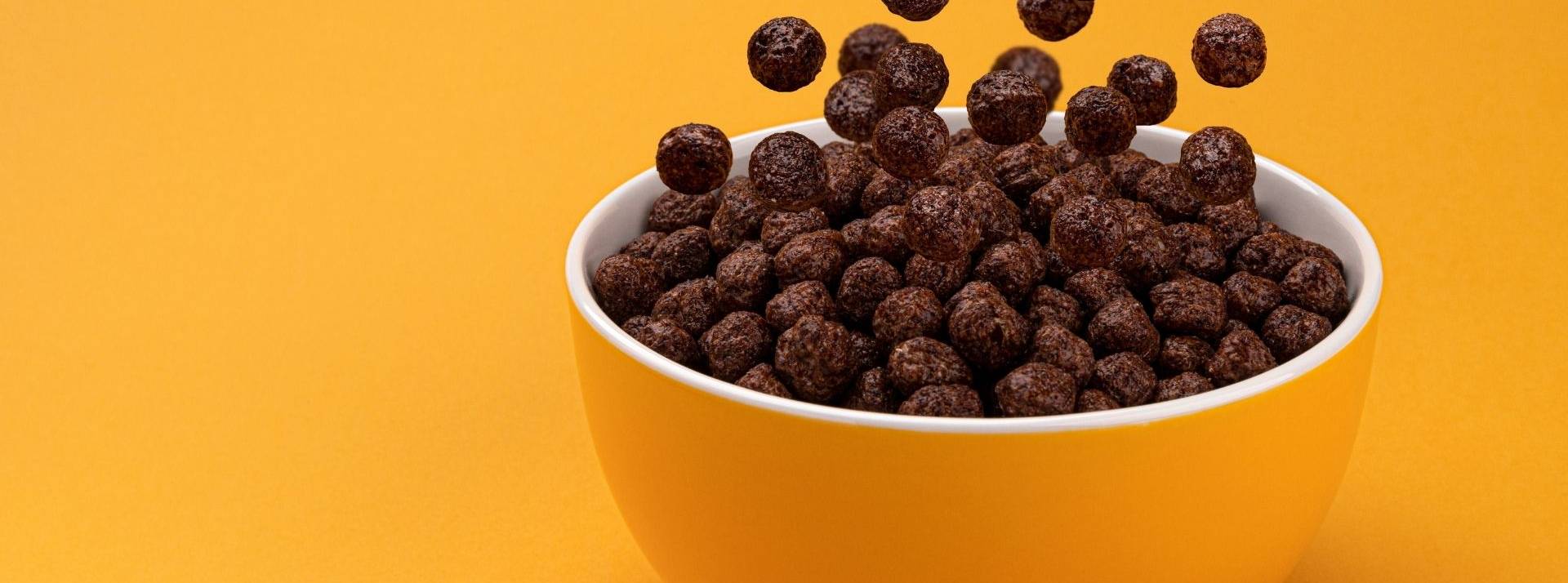 Les céréales Nesquik affichent désormais un nutri-score a. Elles font partie des rares céréales chocolatées du marché à afficher un nutri-score A. Boules chocolatées de Céréales dans un bol