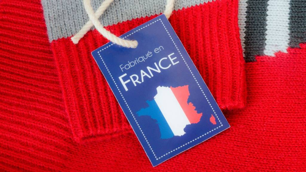 Pull avec une étiquette  - Fabriqué en France - 