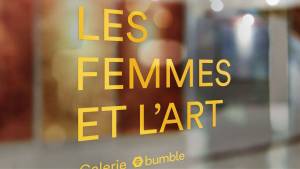Ecrit sur une porte en verre : Les femmes et l'art