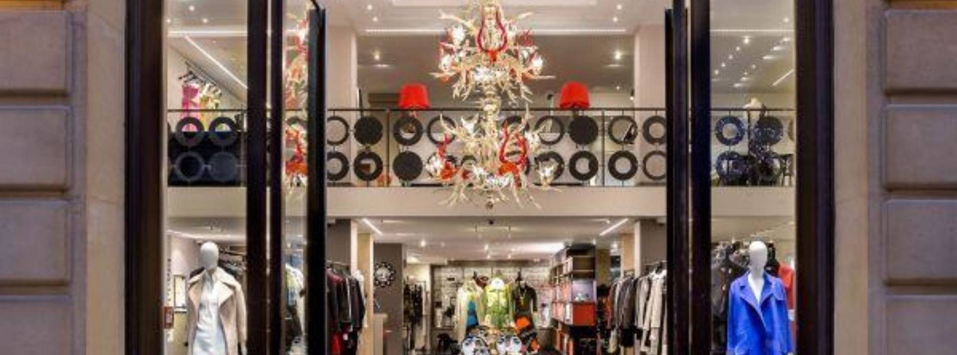Hyundai Motor Company collabore avec deux concept-stores parmi les plus exclusifs au monde vitrine de magasin