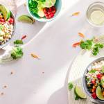 Assiettes avec des légumes