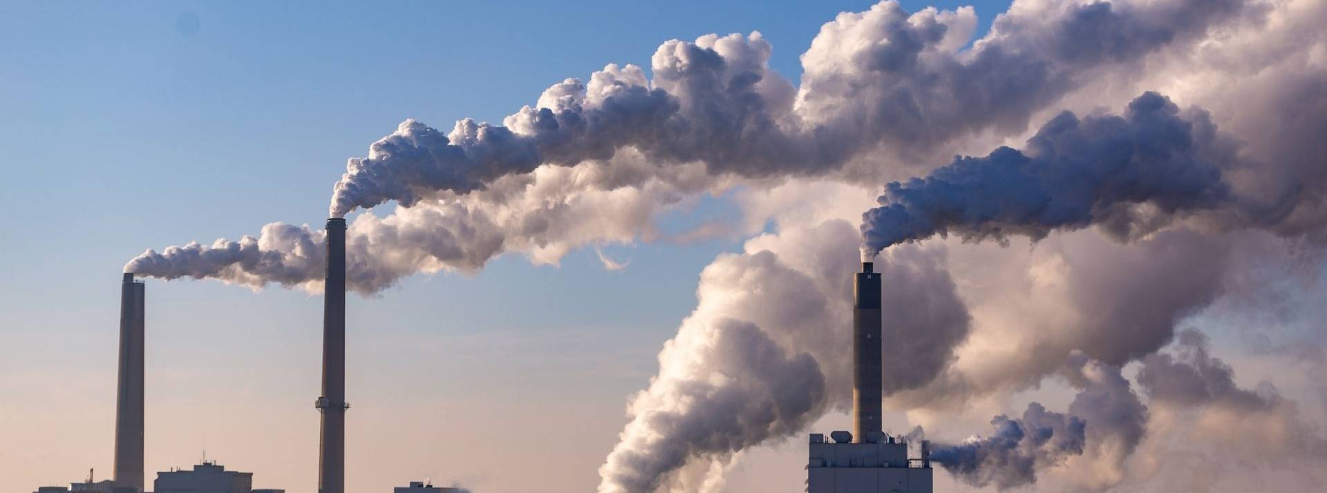 La start-up américaine Persefoni lève 101 millions de dollars pour accélérer les efforts de décarbonation des entreprises et institutions financières Cheminée d'usines