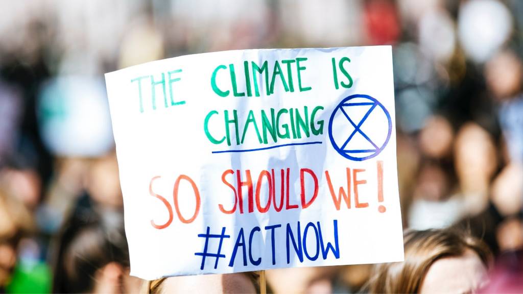 Pancarte : The climate is changing. So should we #ActNow