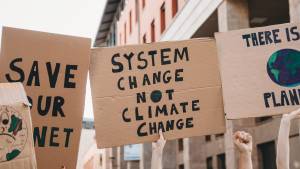 Pancarte de manifestation : System Change Not climate Change