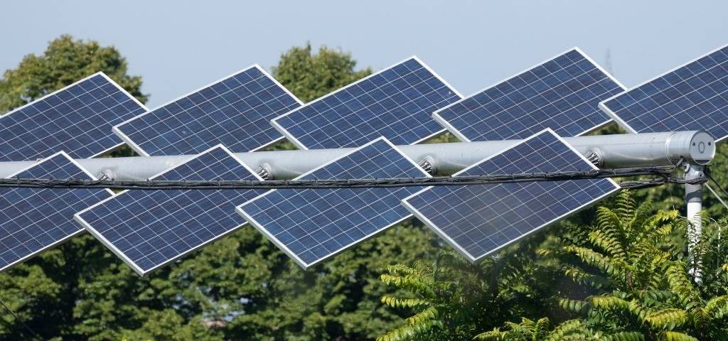 Panneaux solaires exposés au soleil.