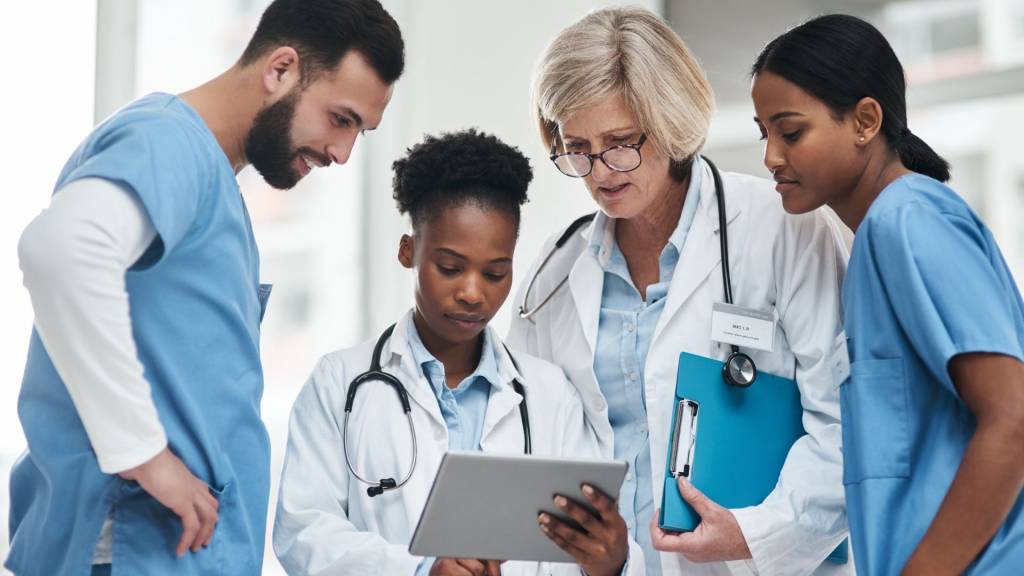 Plus d'humain au coeur de la santé Plus d'humain au coeur de la santé
