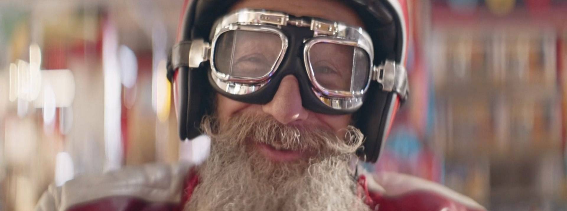 Pour sa première campagne TV depuis que sa communication a été confiée à Steve, PicWicToys met en scène une course poursuite de Noël Père Noel