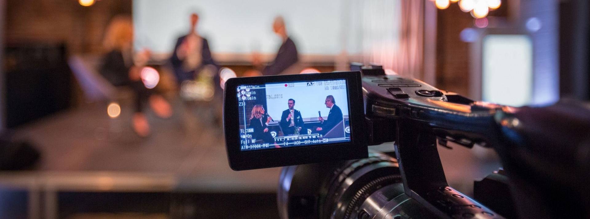 Dailymotion intègre Unify et multiplie les opportunités de monétisation vidéo du groupe médias Entretien filmé par une caméra