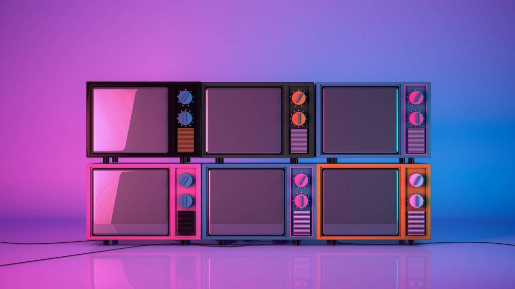 Maquette de téléviseur vintage coloré, moniteur vide d’espace vide