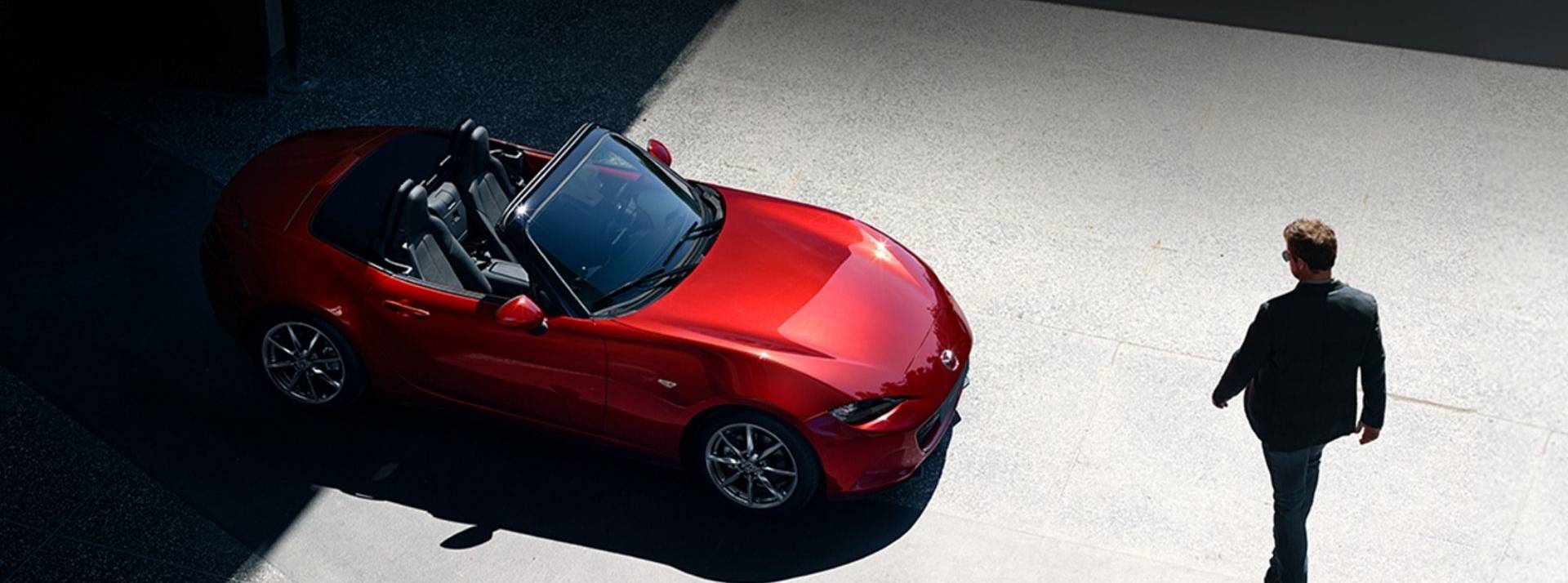 Le constructeur automobile japonais Mazda a confie à l’ISEG une réflexion autour d’une nouvelle stratégie de communication roadster MX-5 rouge