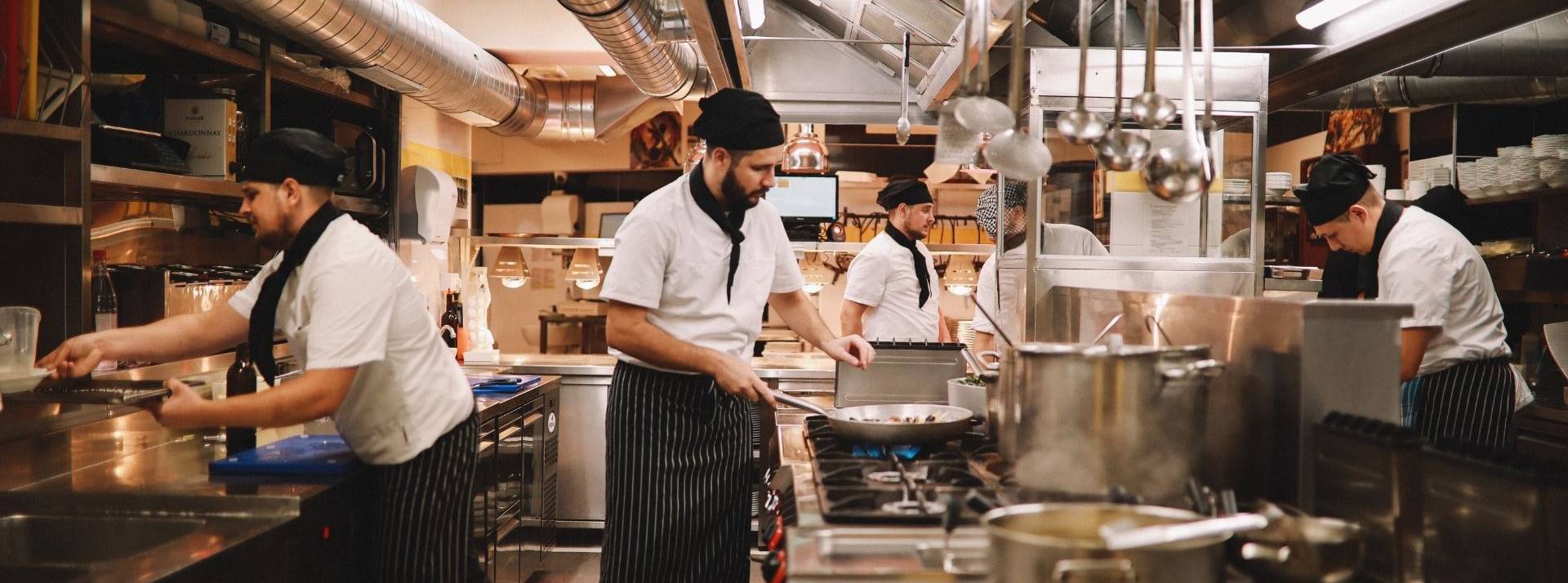 À contre-courant des « dark kitchen » et de la création de « marques virtuelles », SmartKitchen s’impose sur le marché de la livraison Cuisine d'un restaurant