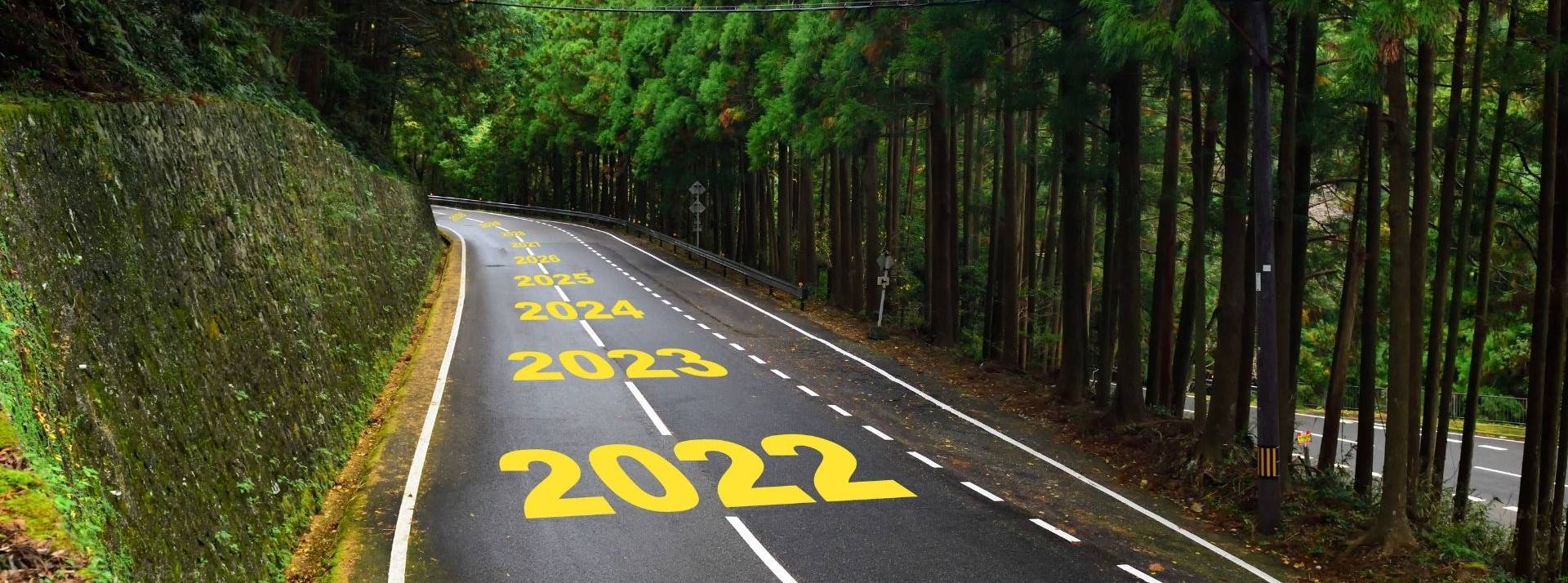 Le talk 2040 la nouvelle série you tube où de grands témoins nous partagent l’actualité de 2040 Dix ans de 2021 à 2030 sur les routes et les lignes de marquage blanc dans la forêt
