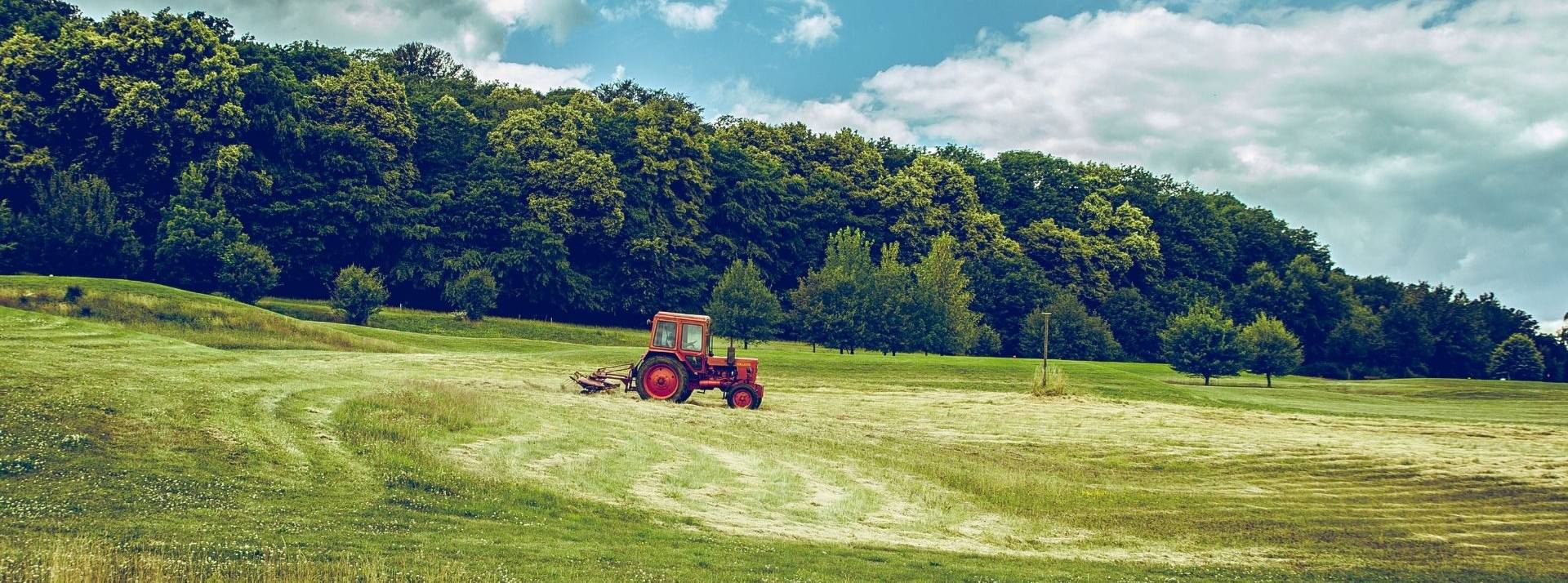 Monarch Tractor développe un tracteur électrique qui se pilote à distance Monarch Tractor développe un tracteur électrique qui se pilote à distance