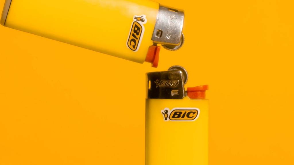 Briquet BIC jaune