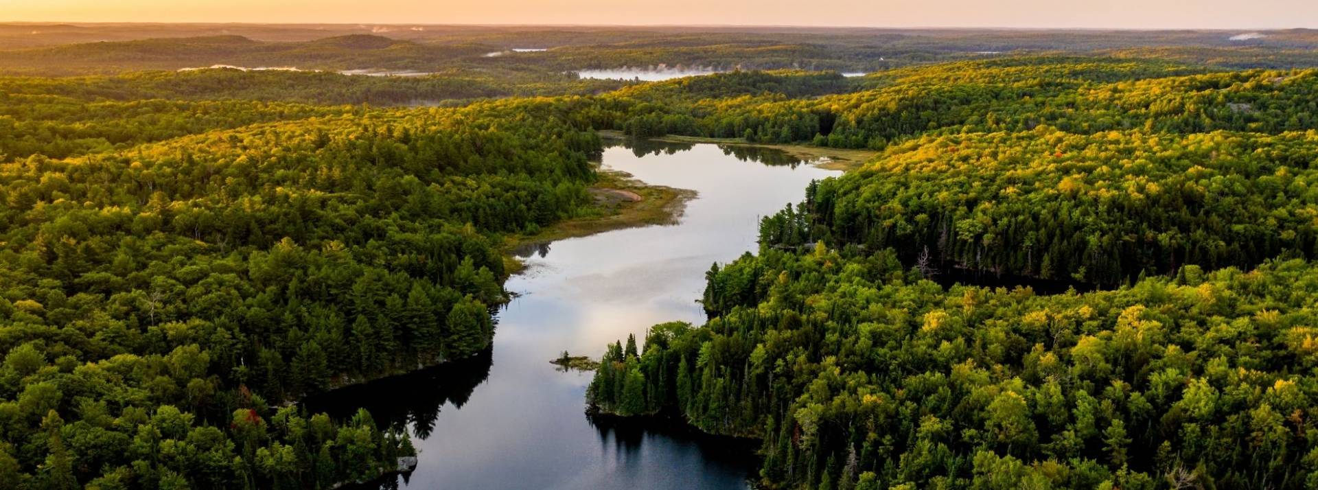 Coucher de soleil sur un lac