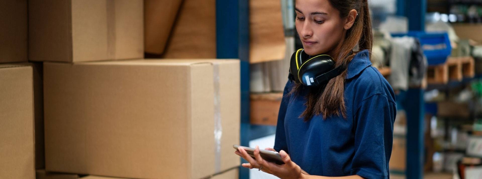 Amazon utilise l’IA pour réduire la quantité d’emballage de ses colis Entrepot de livraisons