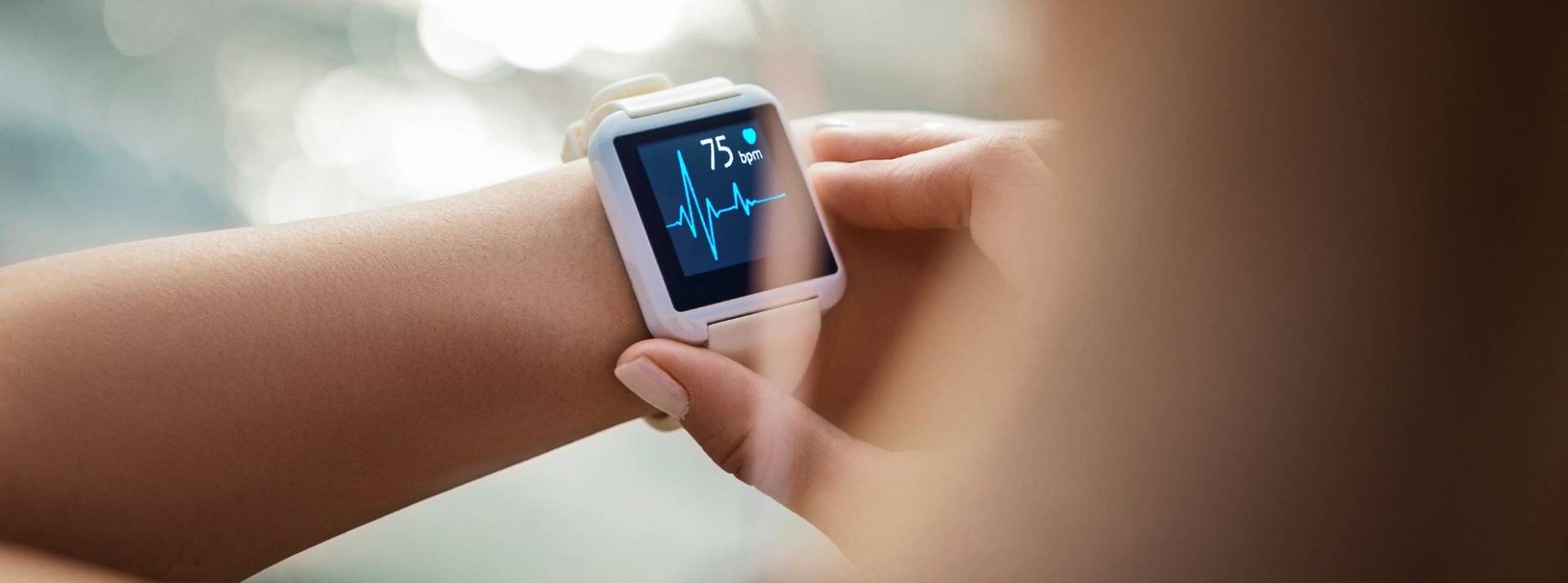 Grâce à Impeto Medical, Withings va plus loin dans la recherche et s’impose dans le domaine des technologies médicales de détection et suivi de maladies chroniques. Montre connectée qui indique la fréquence cardiaque