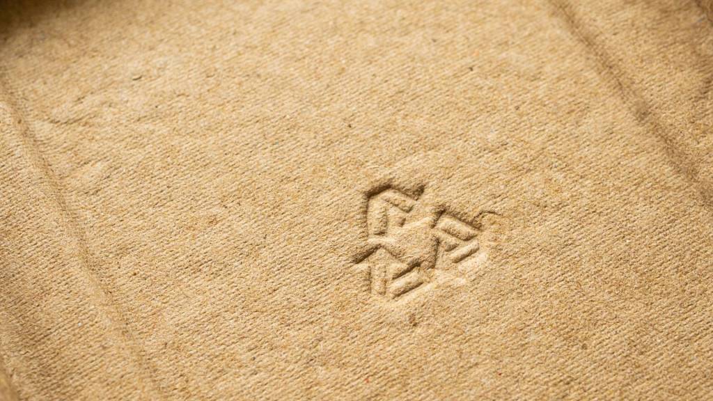 carton avec le logo recyclable