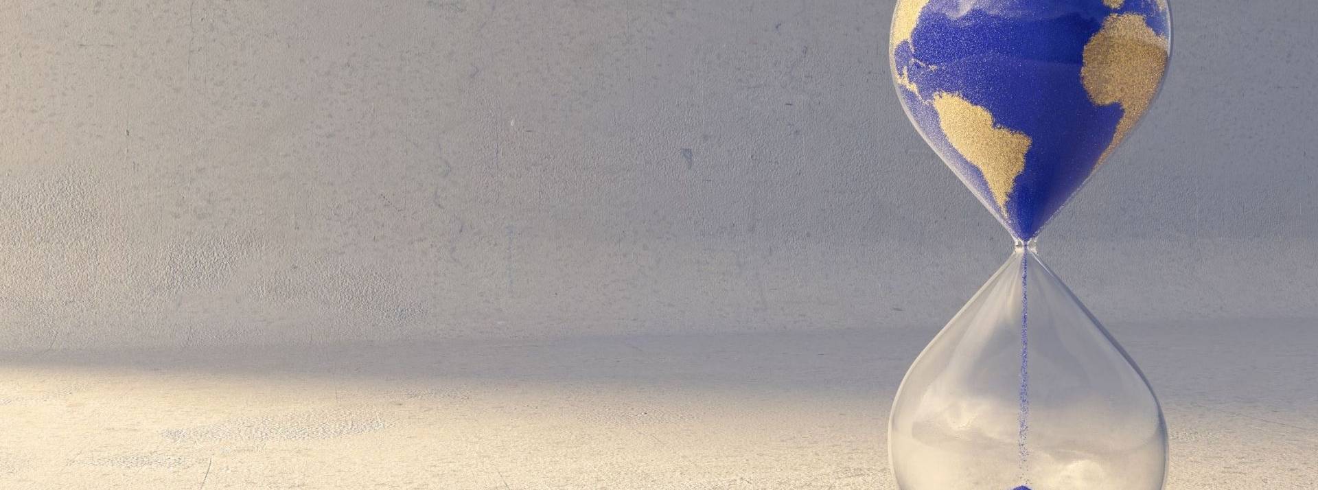 Les Echos-Le Parisien Médias crée un fonds publicitaire solidaire pour permettre à de jeunes entreprises engagées de bénéficier gratuitement d’une campagne de communication Sabier avec la planété dessinée avec du sable