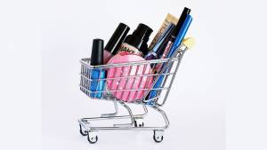 Caddie avec des cosmétiques