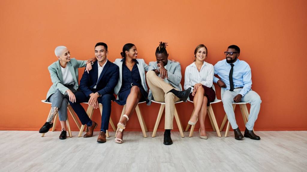 each One, entreprise à impact, réalise une levée de fonds d’ampleur inédite dans le domaine de l’inclusion des personnes réfugiées. Personnes repésentant la diversité