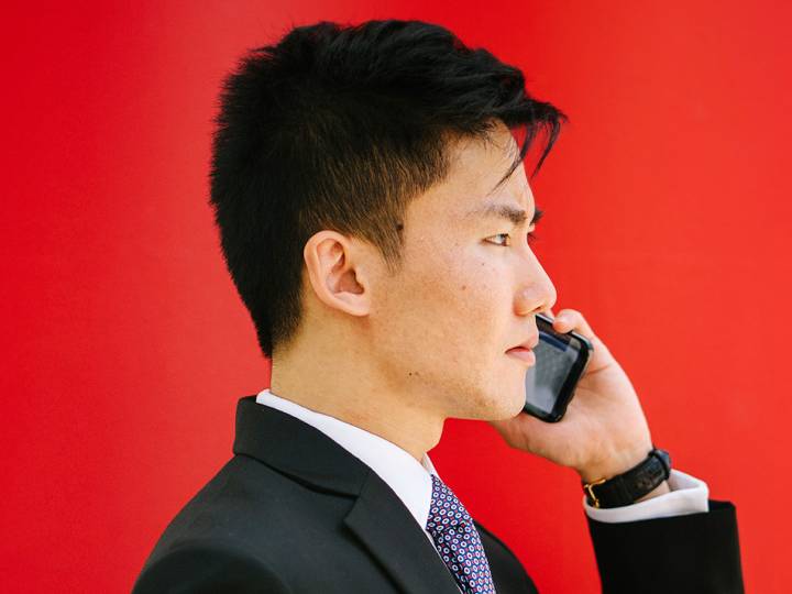 homme smartphone