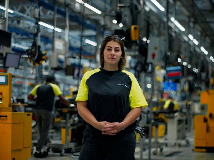 RENAULT_TRUKCS_VDEF.00_01_55_10.Still011